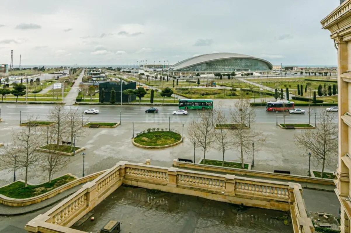 Satılır 7 otaqlı mənzil 210 m²