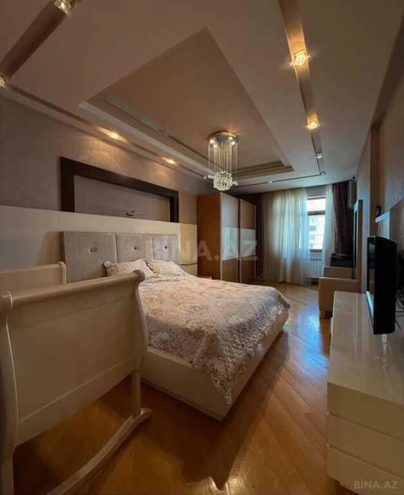 Satılır 3 otaqlı mənzil 141 m²