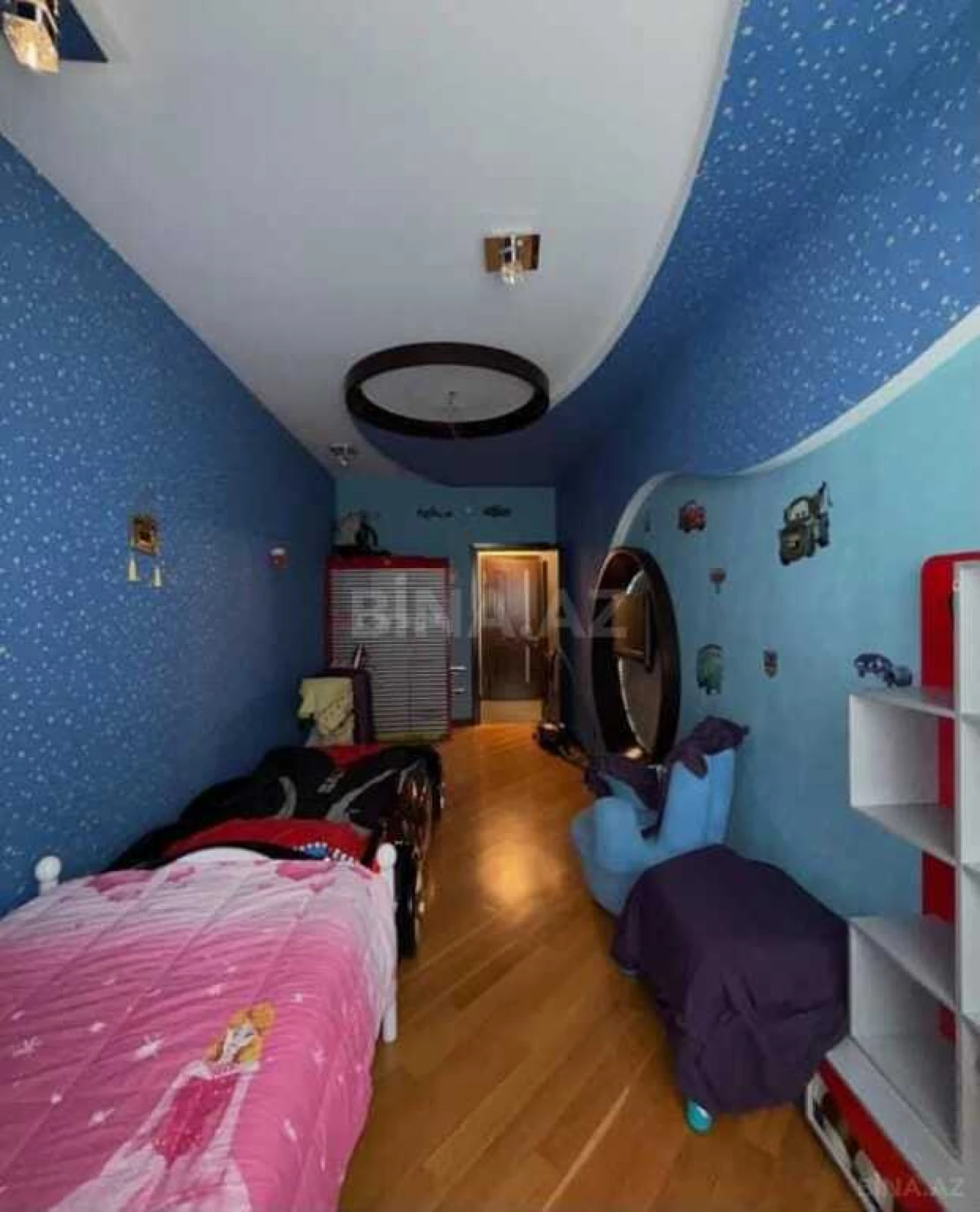 Satılır 3 otaqlı mənzil 141 m²