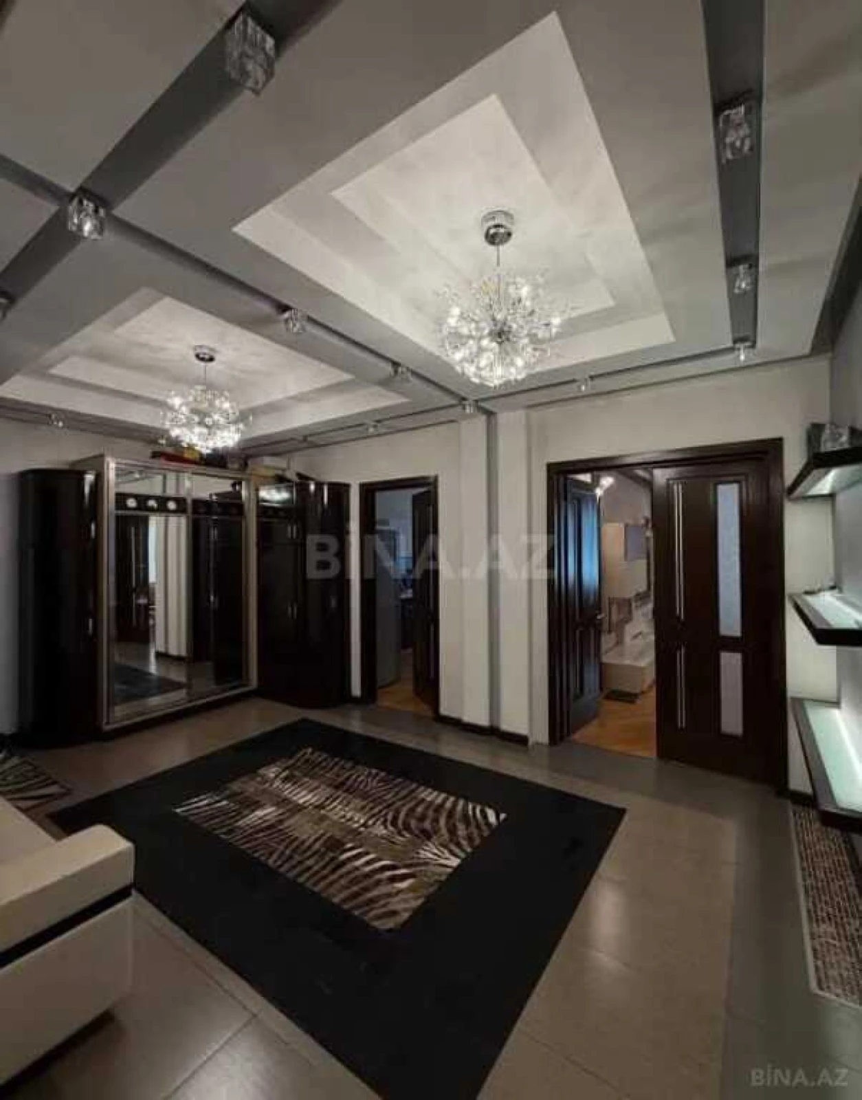 Satılır 3 otaqlı mənzil 141 m²