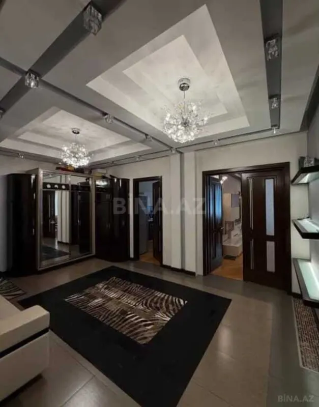 Satılır 3 otaqlı mənzil 141 m²