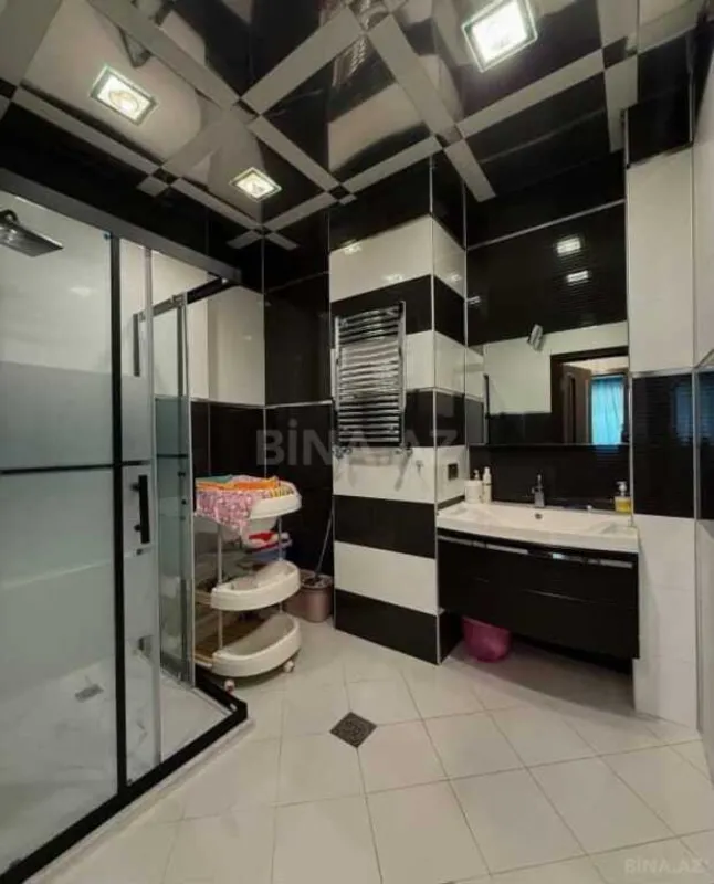 Satılır 3 otaqlı mənzil 141 m²