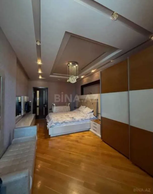 Satılır 3 otaqlı mənzil 141 m²