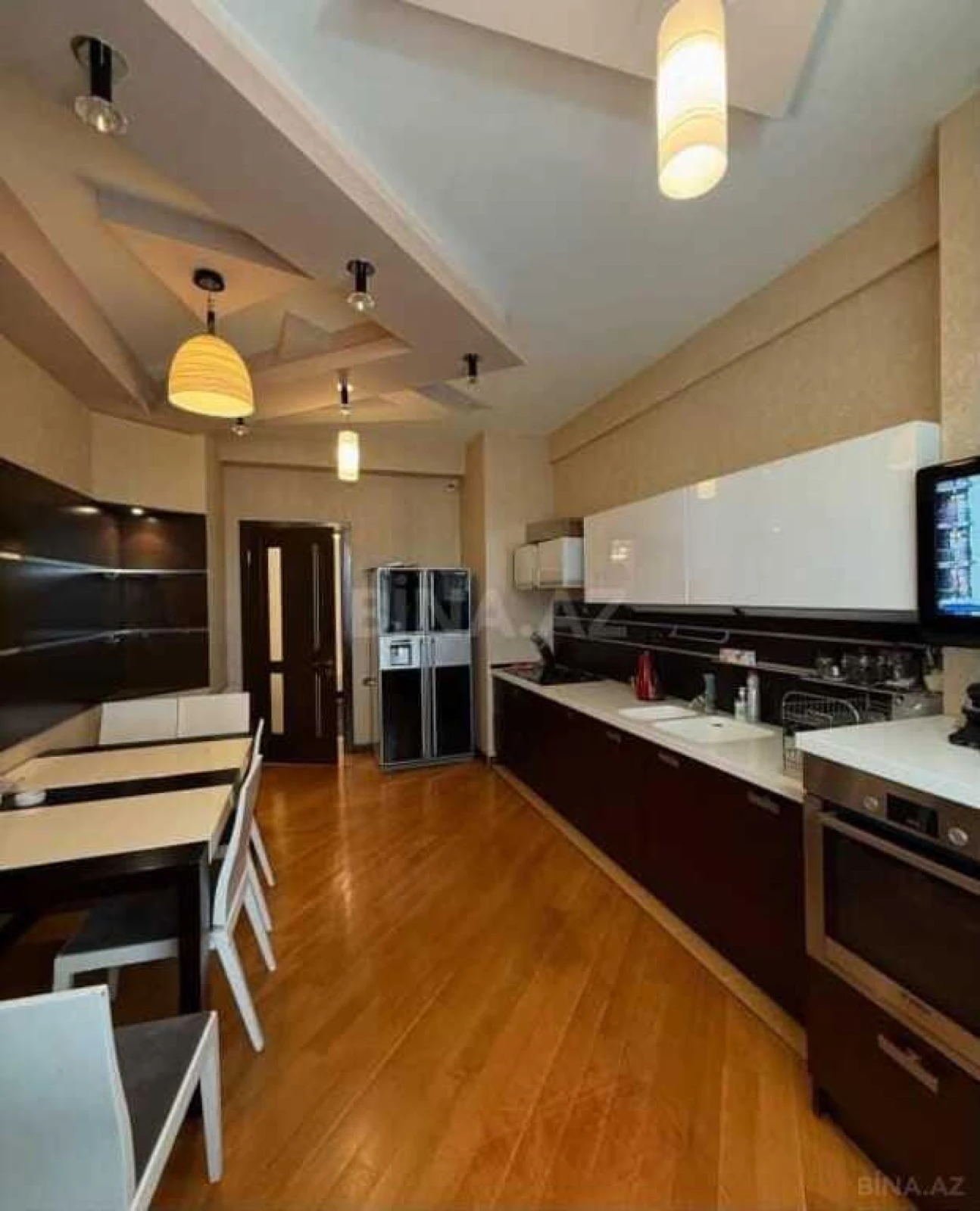 Satılır 3 otaqlı mənzil 141 m²