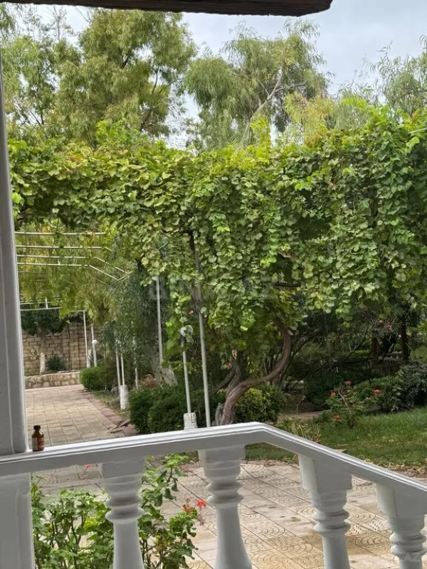 Satılır 6 otaqlı həyət evi 200 m²