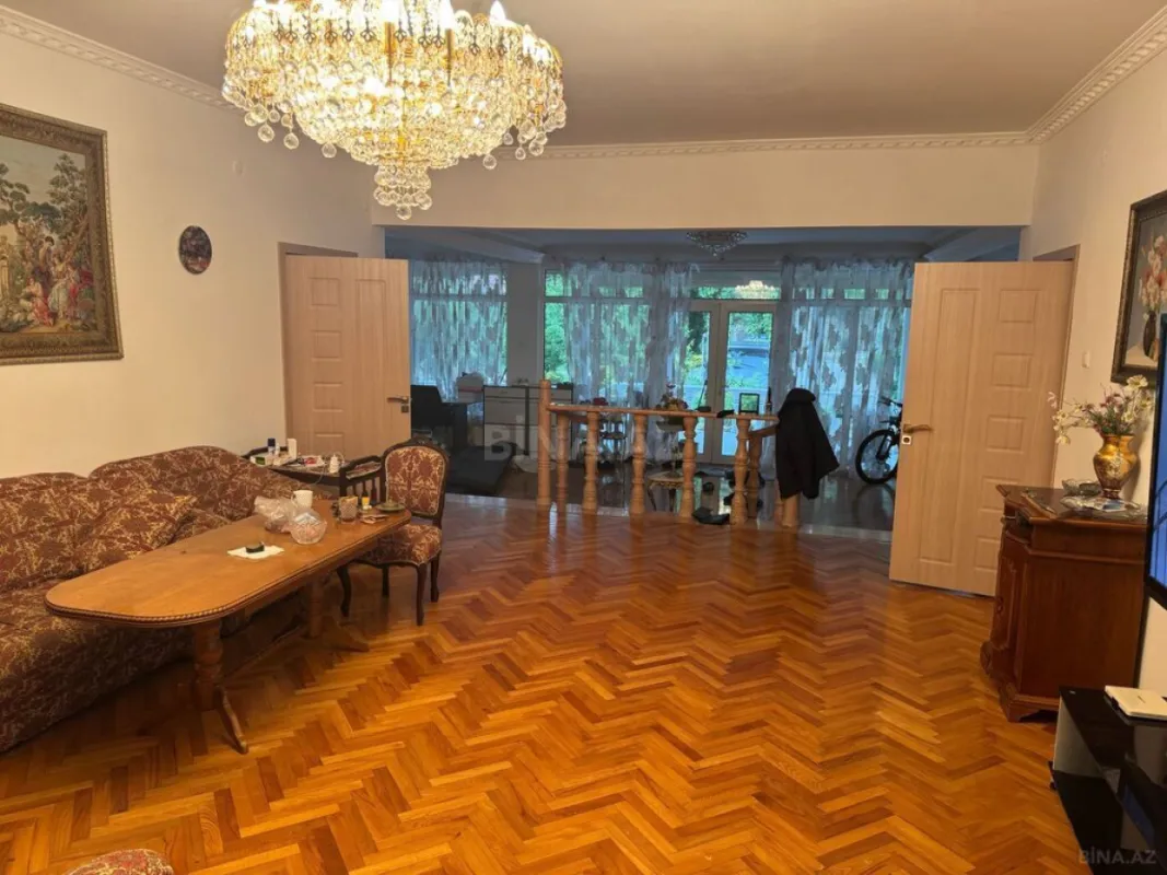 Satılır 6 otaqlı həyət evi 200 m²