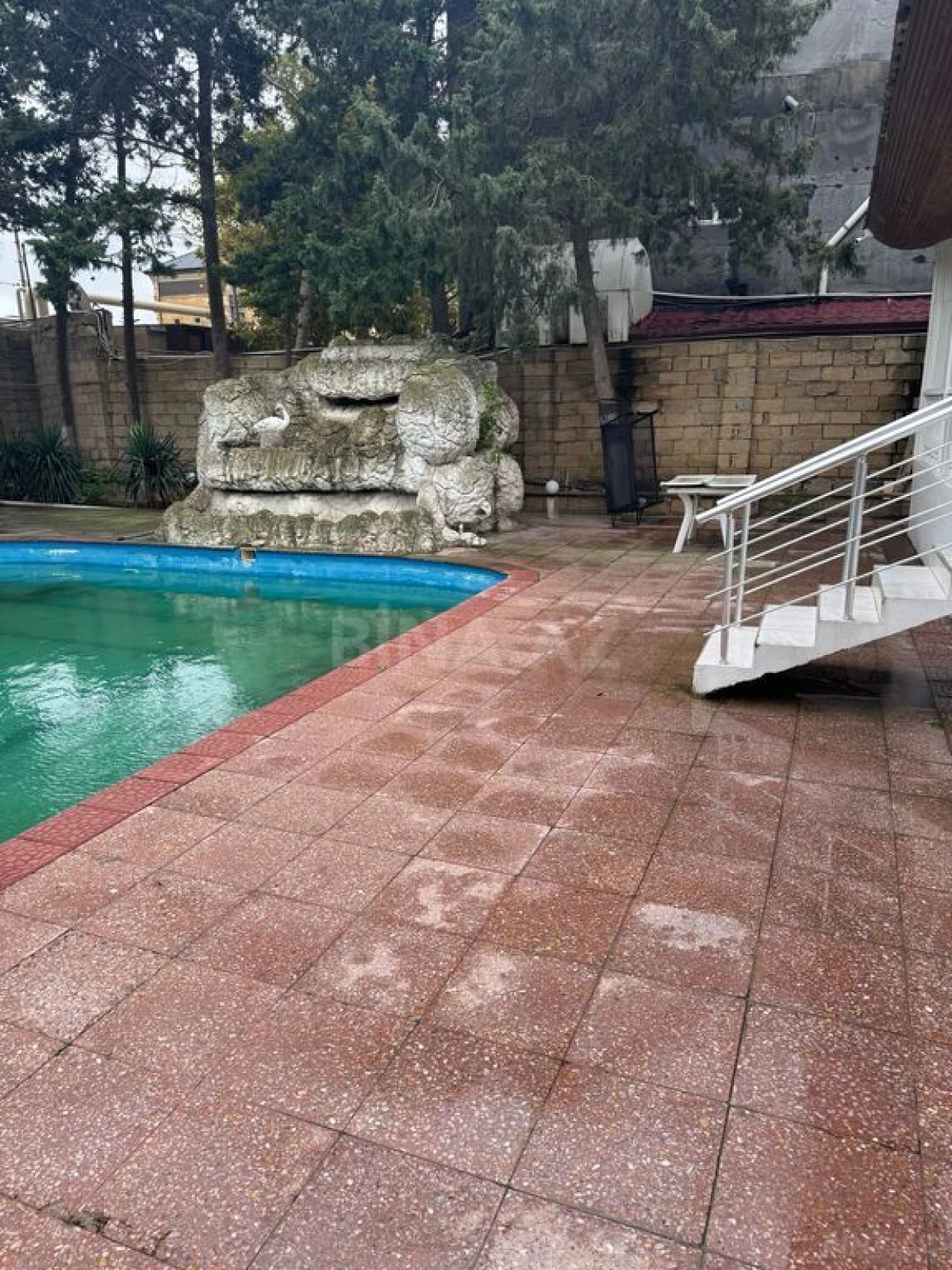 Satılır 6 otaqlı həyət evi 200 m²