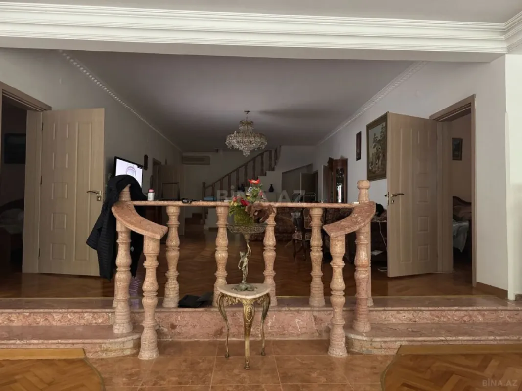 Satılır 6 otaqlı həyət evi 200 m²