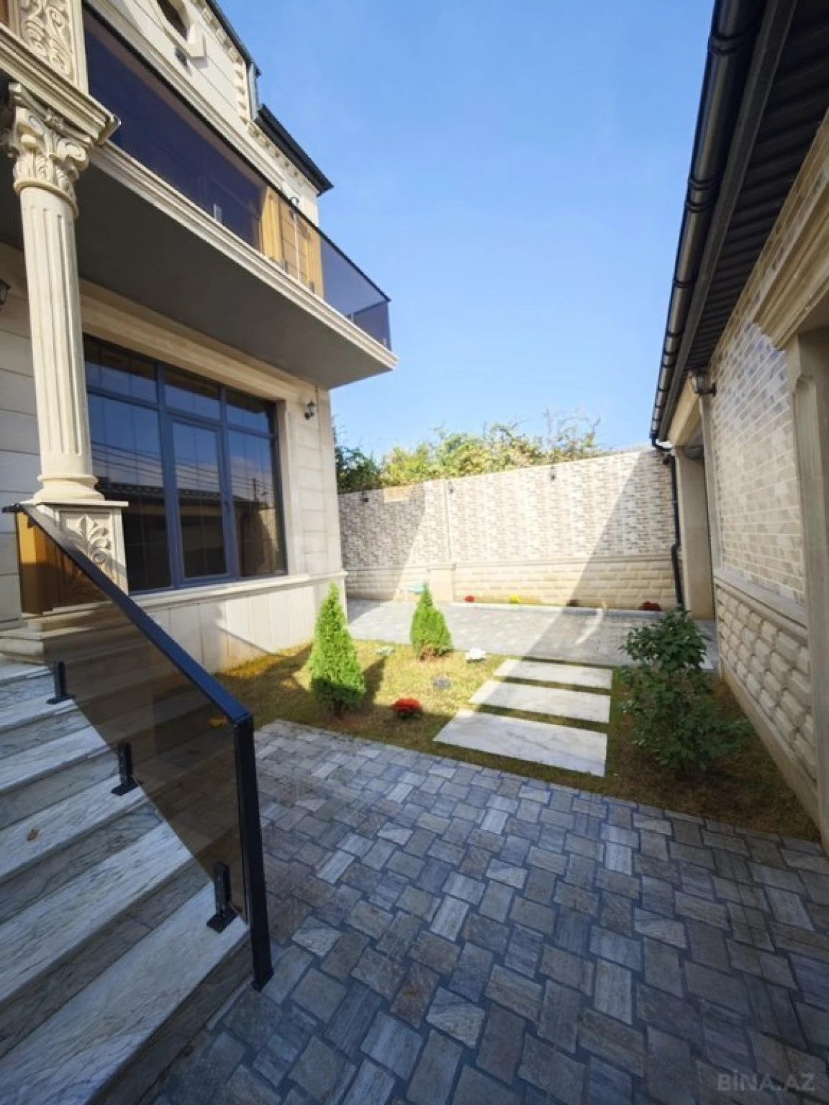 Satılır 5 otaqlı həyət evi 200 m²