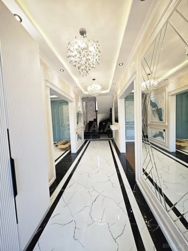 Satılır 5 otaqlı həyət evi 200 m²