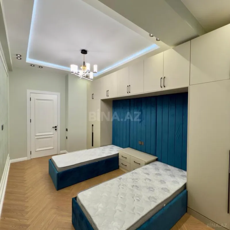 Satılır 3 otaqlı mənzil 132 m²