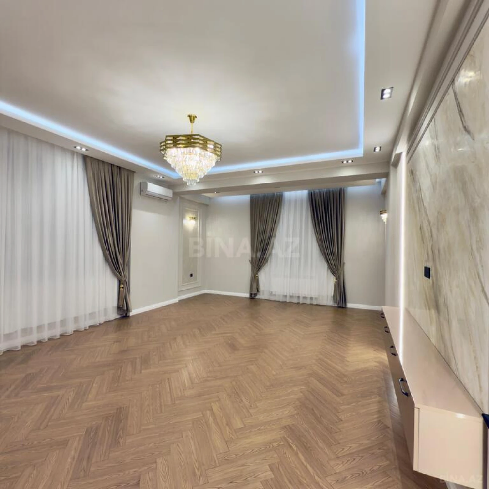 Satılır 3 otaqlı mənzil 132 m²