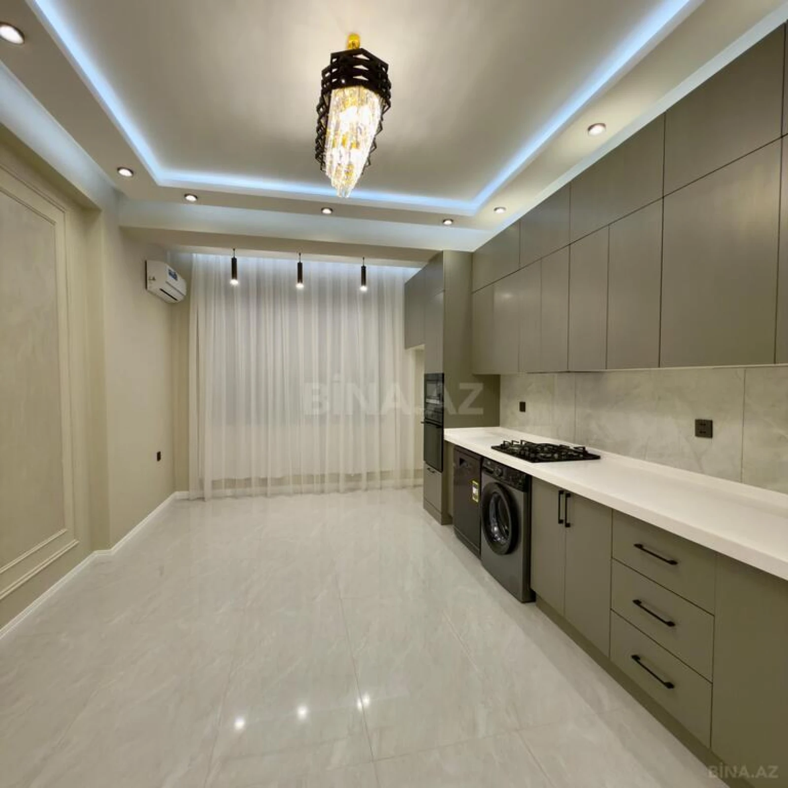 Satılır 3 otaqlı mənzil 132 m²