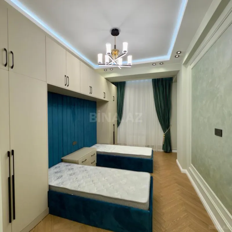 Satılır 3 otaqlı mənzil 132 m²