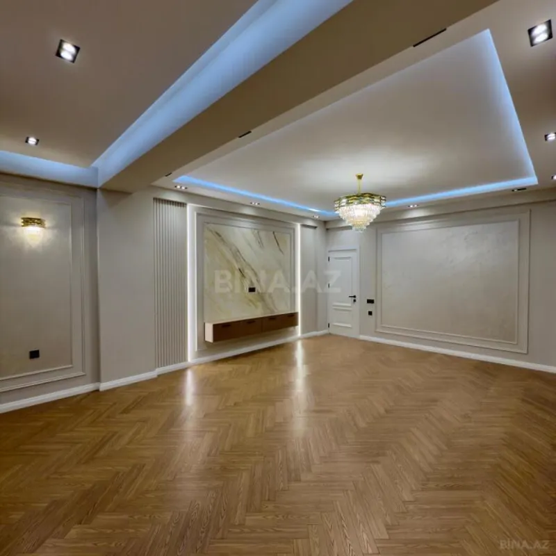 Satılır 3 otaqlı mənzil 132 m²