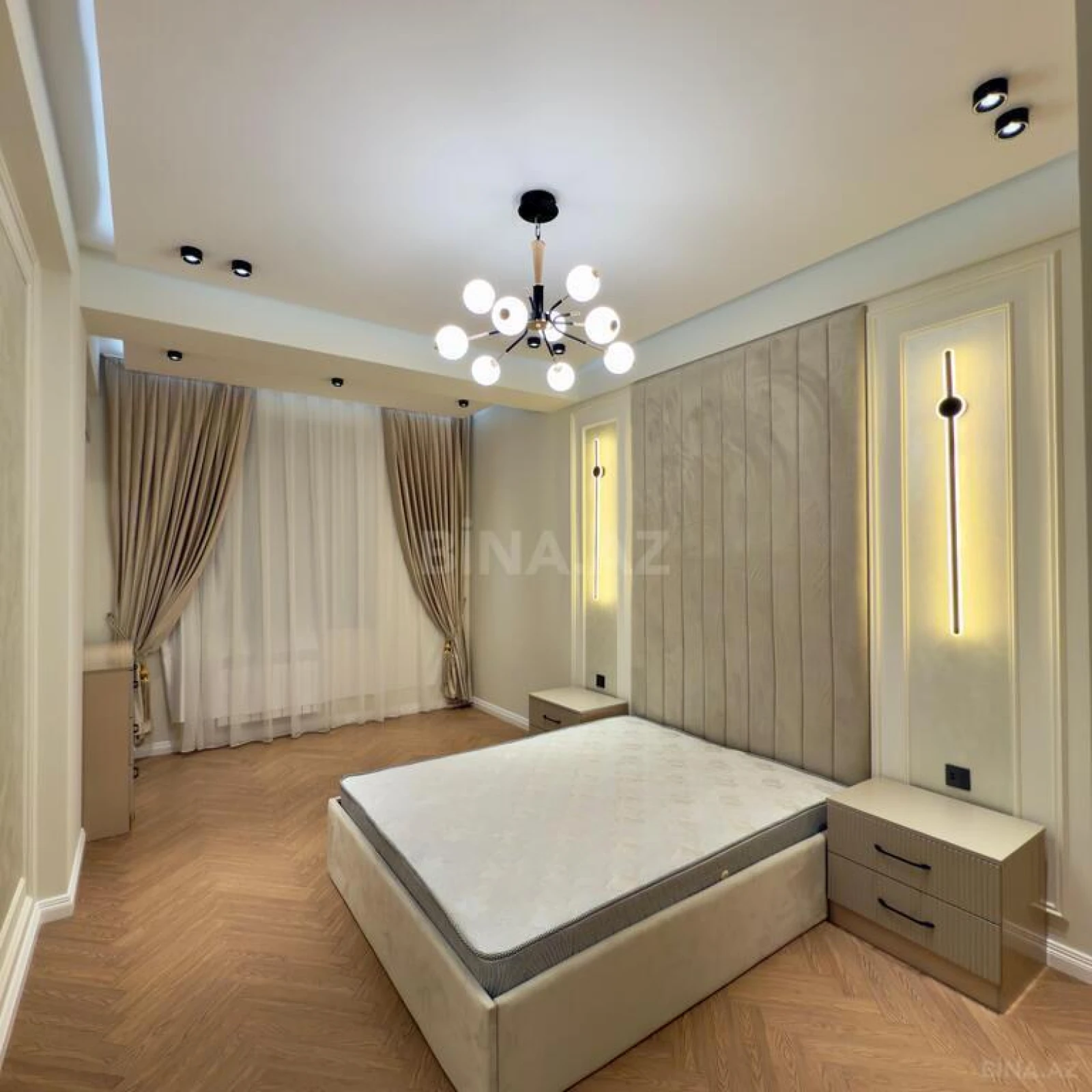 Satılır 3 otaqlı mənzil 132 m²