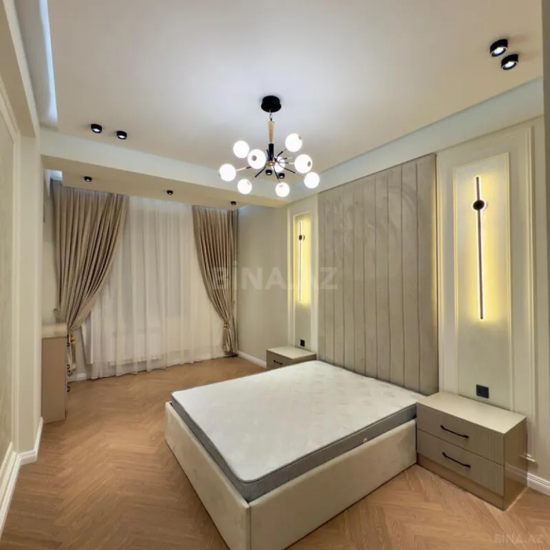 Satılır 3 otaqlı mənzil 132 m²