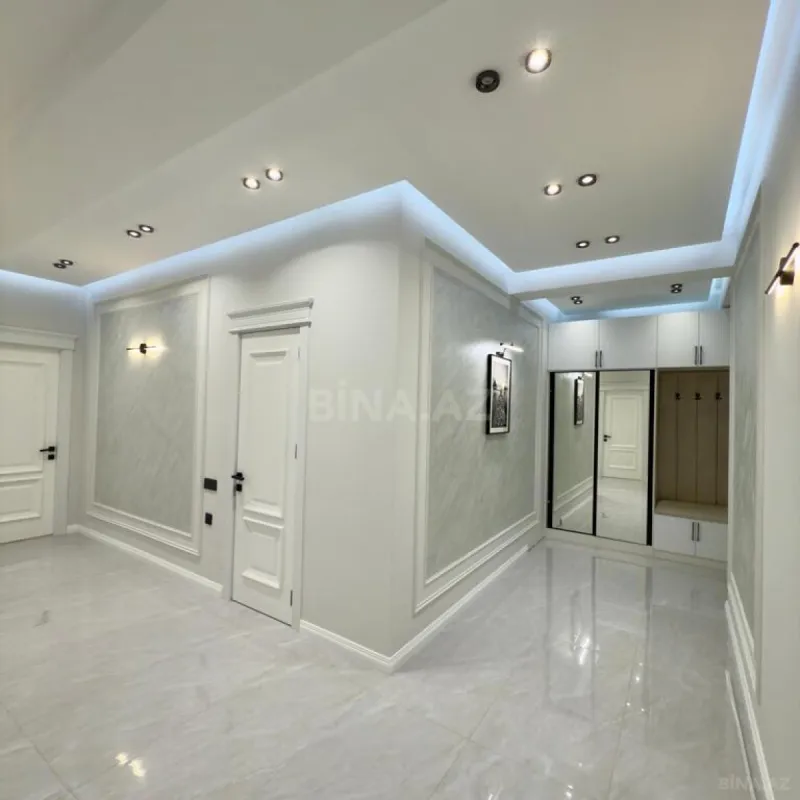Satılır 3 otaqlı mənzil 132 m²