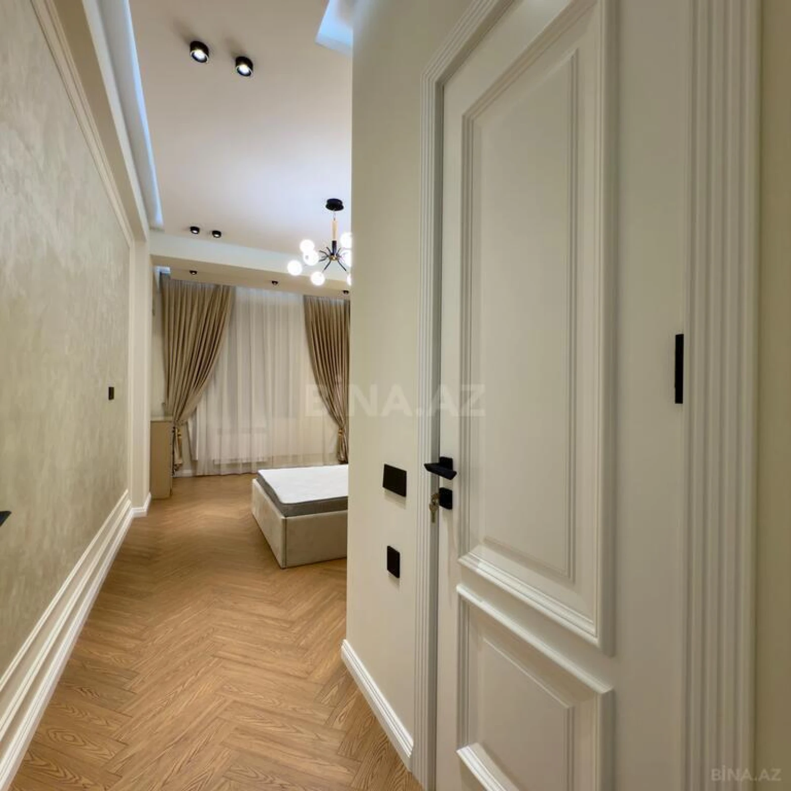 Satılır 3 otaqlı mənzil 132 m²