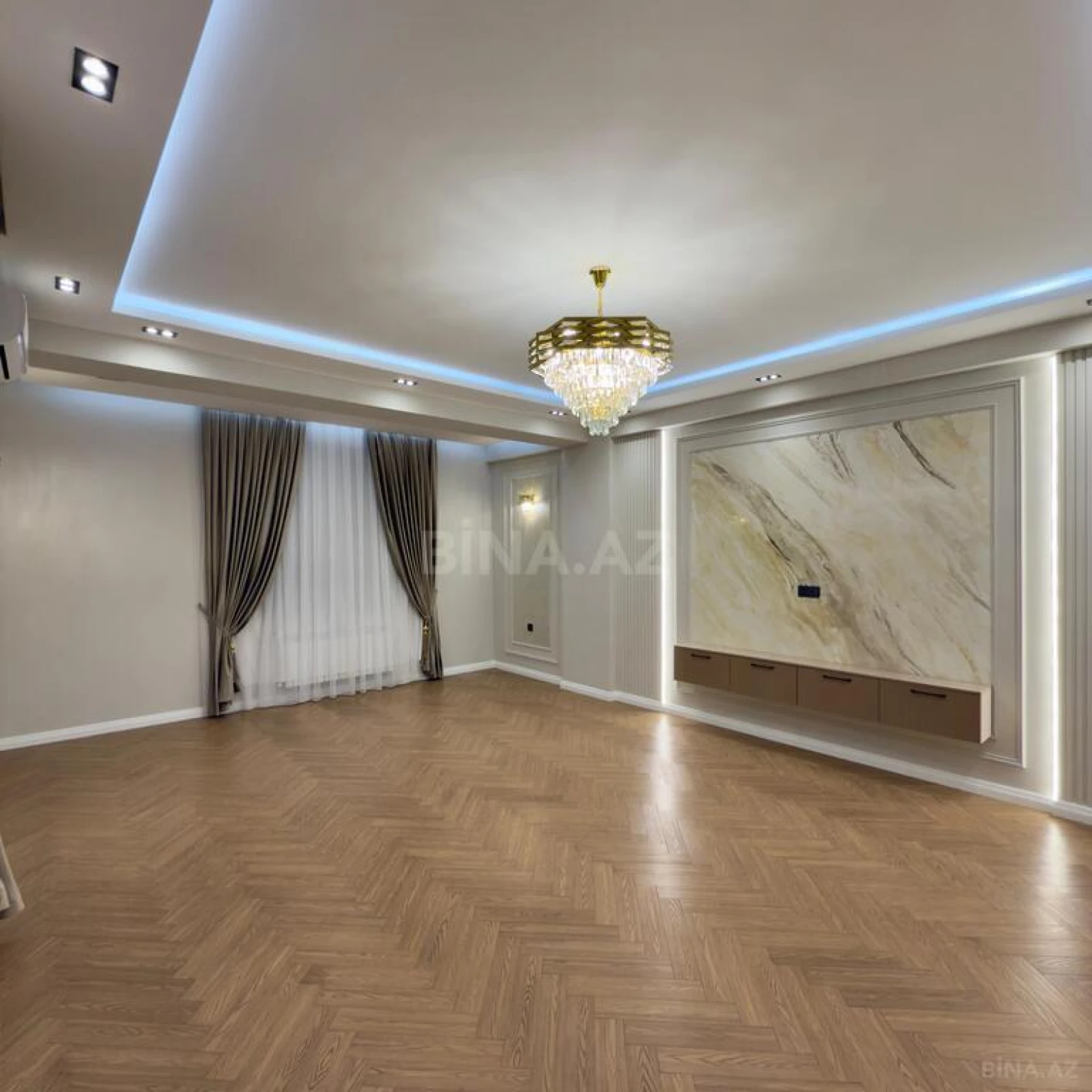 Satılır 3 otaqlı mənzil 132 m²