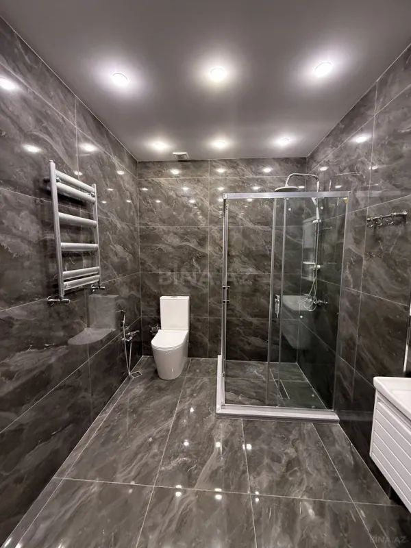 Satılır 4 otaqlı ofis 180 m²