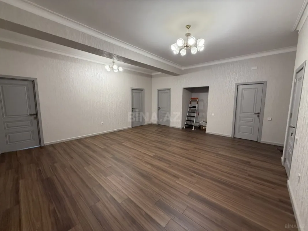 Satılır 4 otaqlı ofis 180 m²