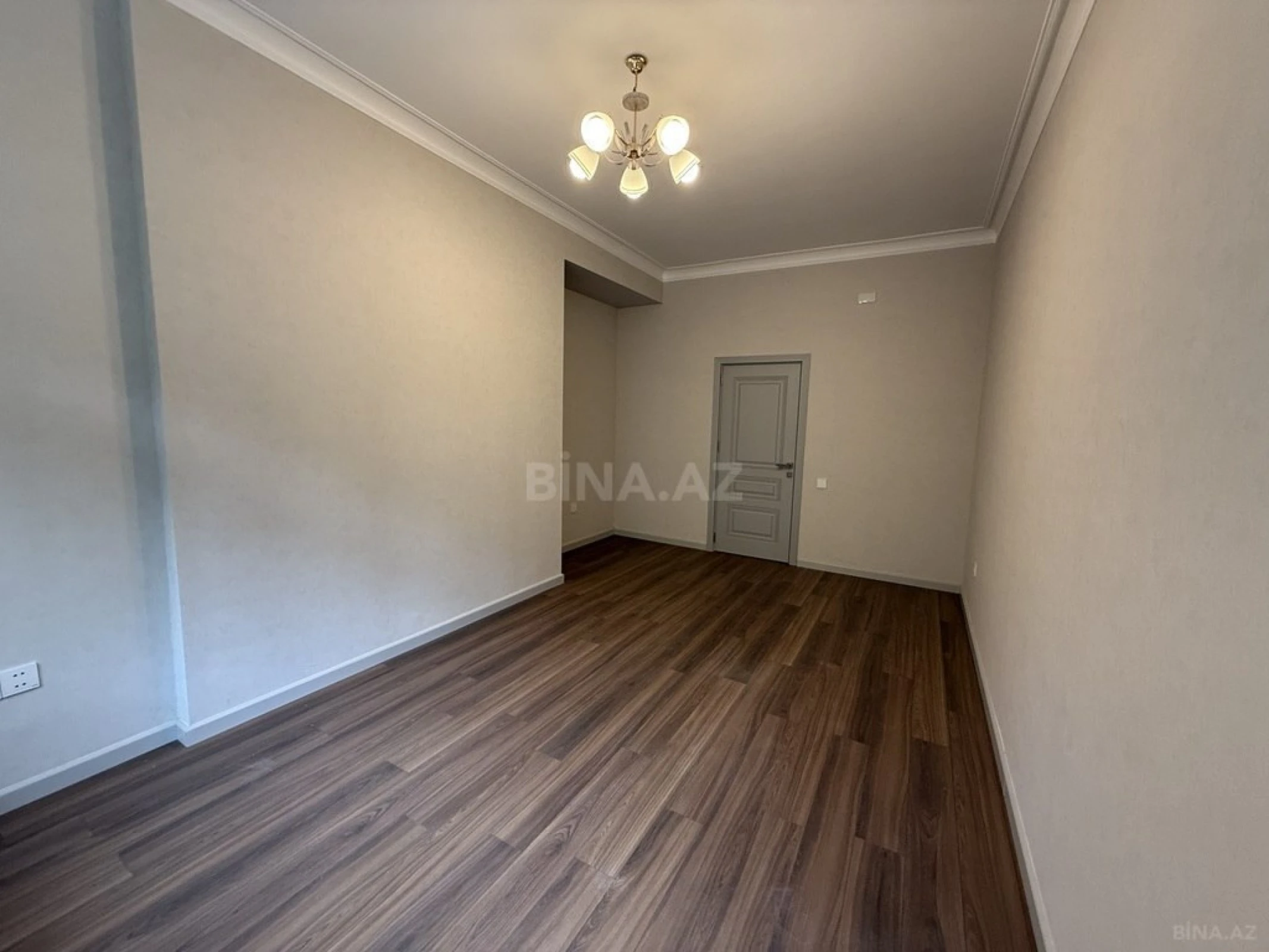 Satılır 4 otaqlı ofis 180 m²