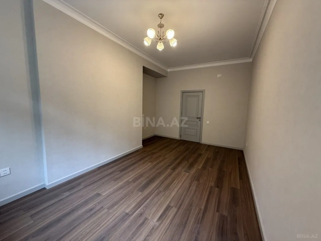 Satılır 4 otaqlı ofis 180 m²