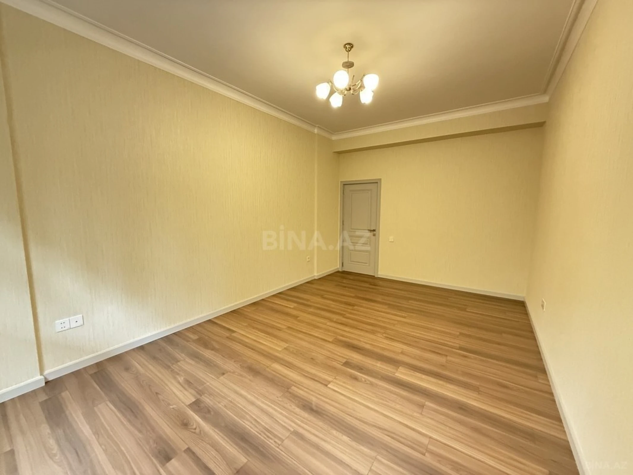 Satılır 4 otaqlı ofis 180 m²