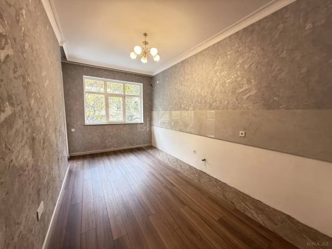 Satılır 4 otaqlı ofis 180 m²