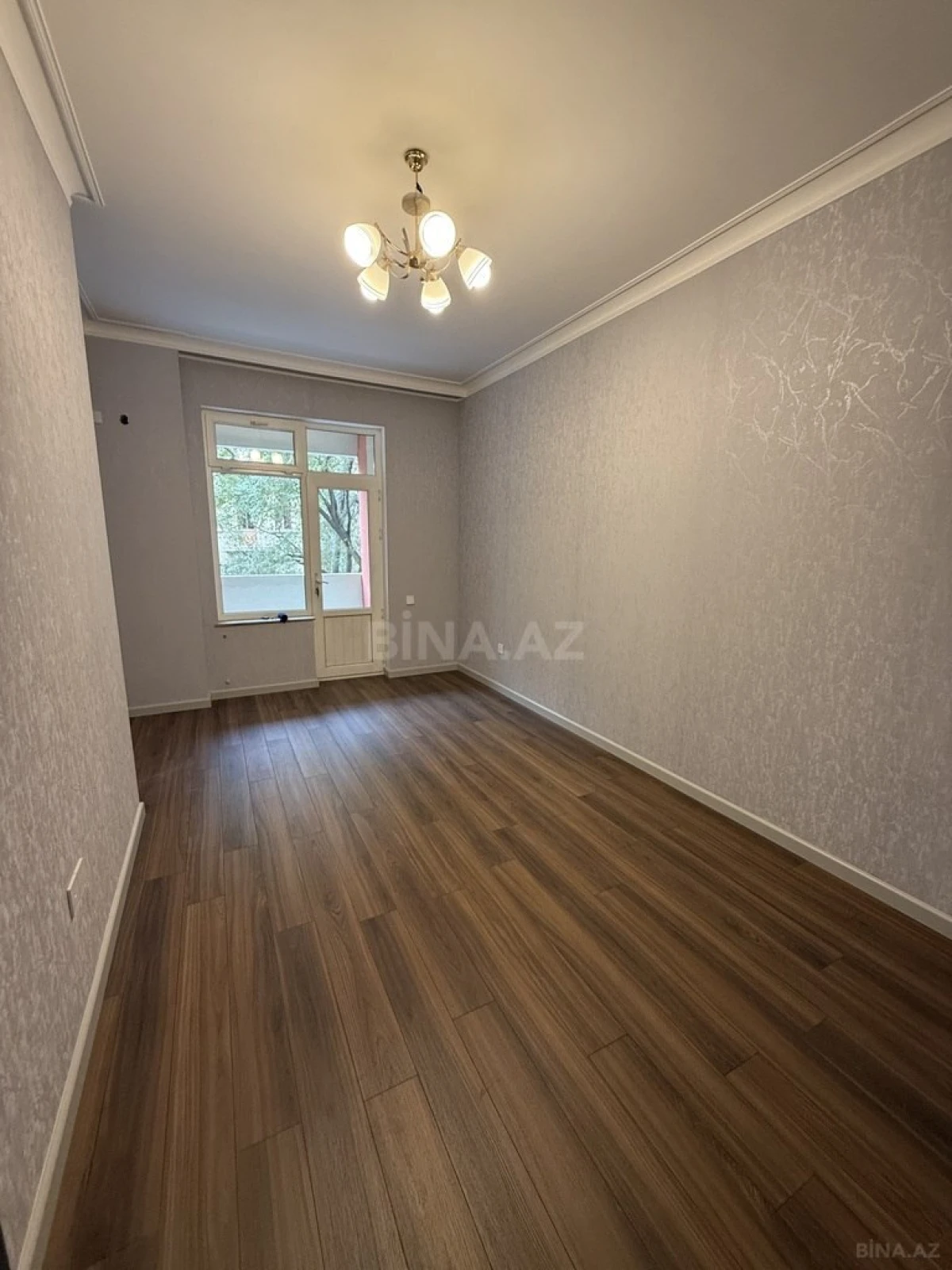 Satılır 4 otaqlı ofis 180 m²