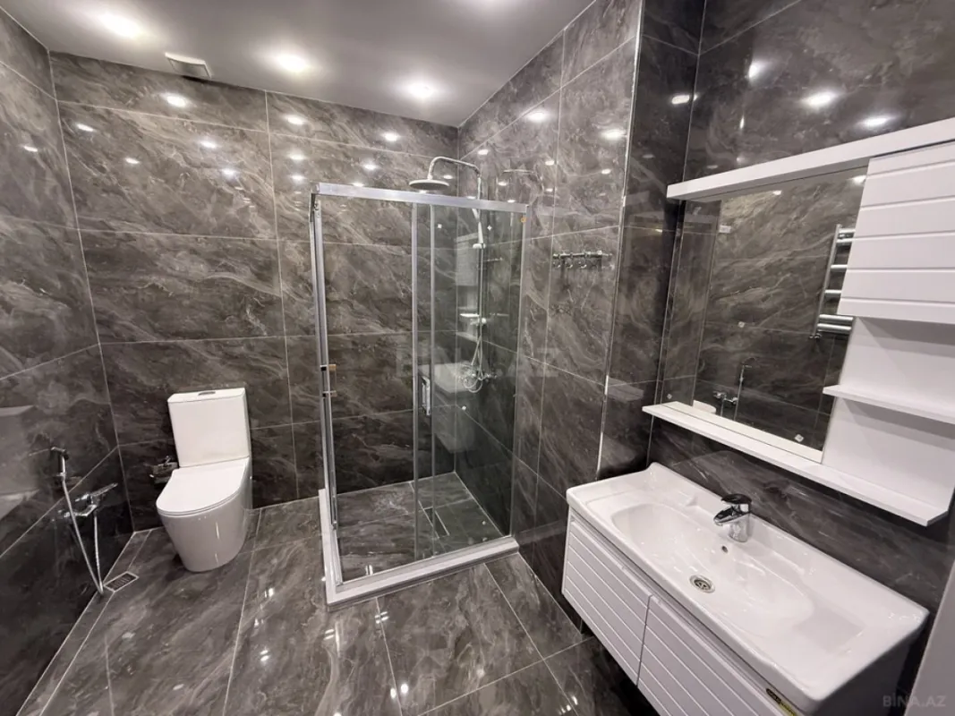 Satılır 4 otaqlı ofis 180 m²