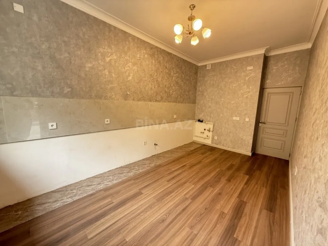 Satılır 4 otaqlı ofis 180 m²