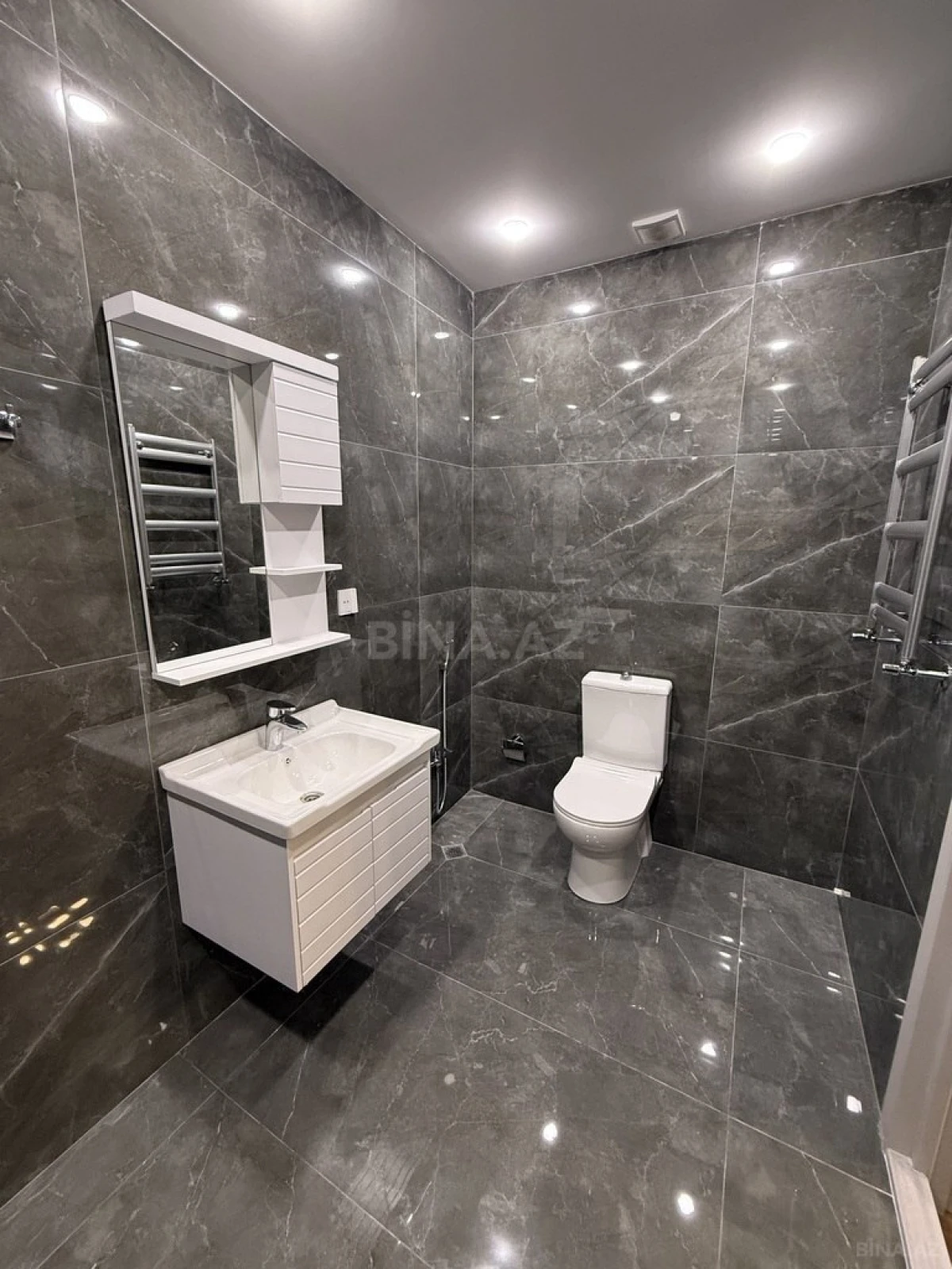 Satılır 4 otaqlı ofis 180 m²