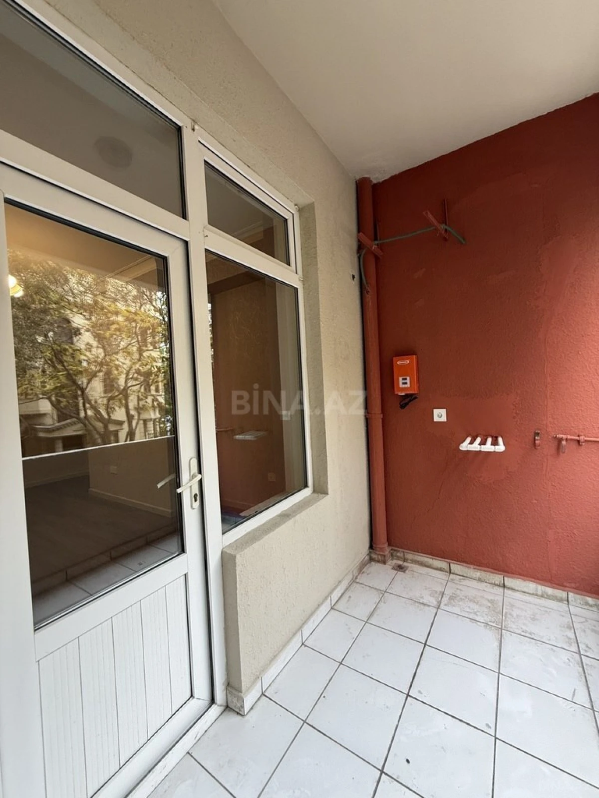 Satılır 4 otaqlı ofis 180 m²