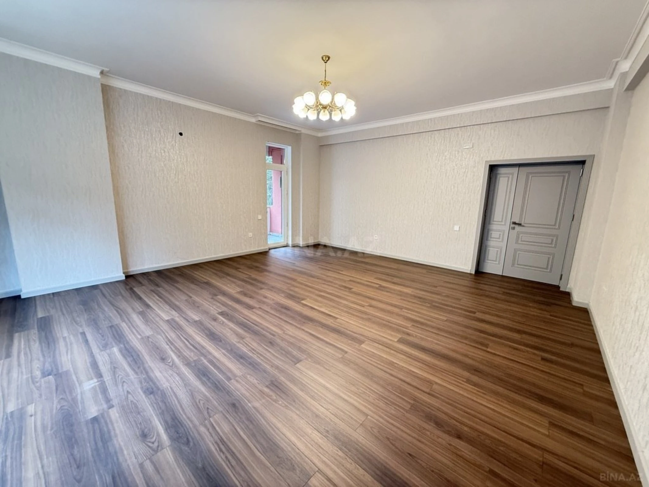 Satılır 4 otaqlı ofis 180 m²