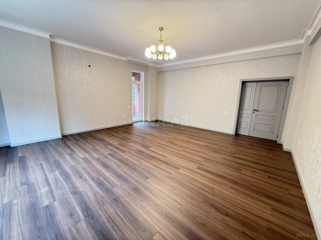 Satılır 4 otaqlı ofis 180 m²