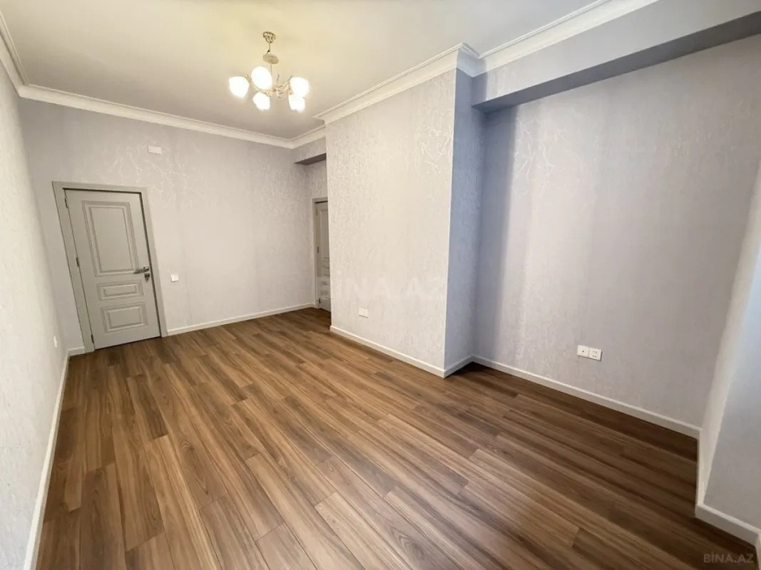 Satılır 4 otaqlı ofis 180 m²