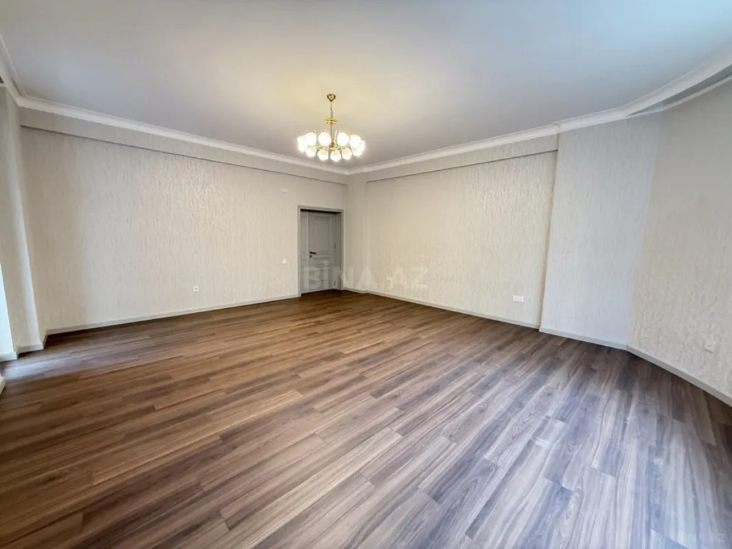 Satılır 4 otaqlı ofis 180 m²