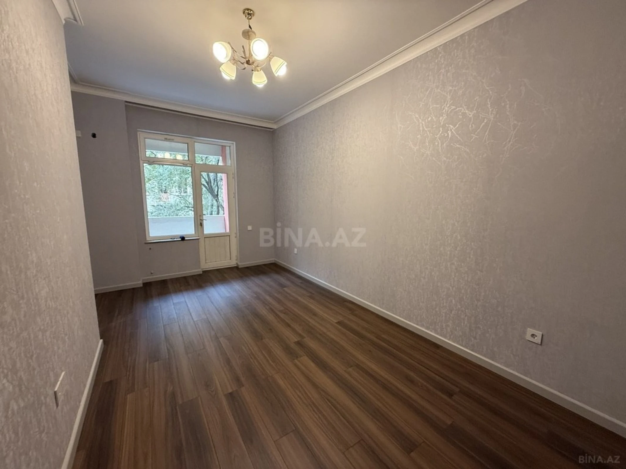 Satılır 4 otaqlı ofis 180 m²