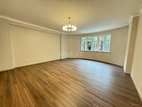 Satılır 4 otaqlı ofis 180 m²