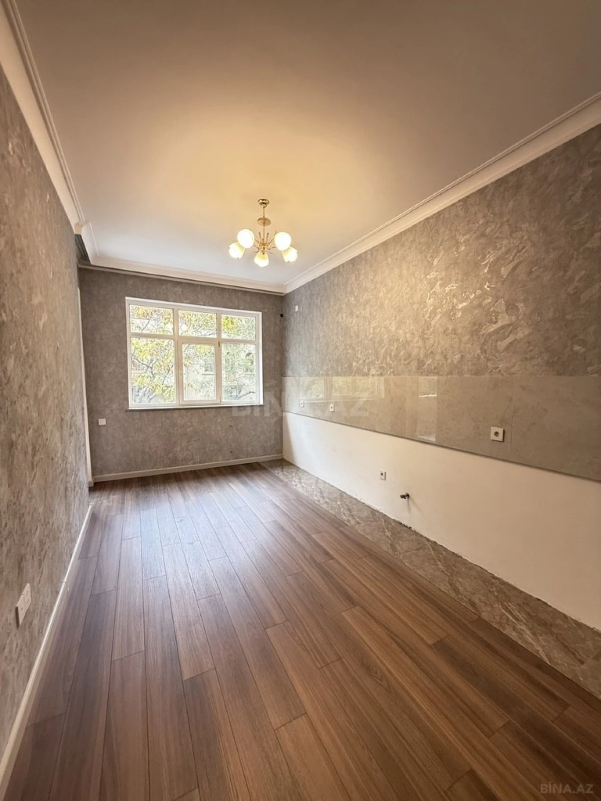 Satılır 4 otaqlı ofis 180 m²