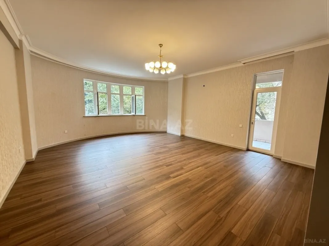 Satılır 4 otaqlı ofis 180 m²