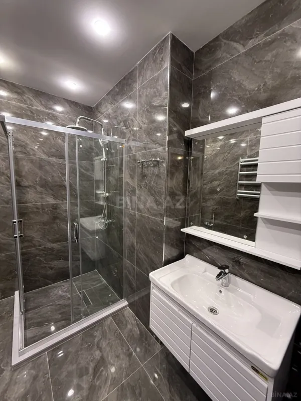 Satılır 4 otaqlı ofis 180 m²