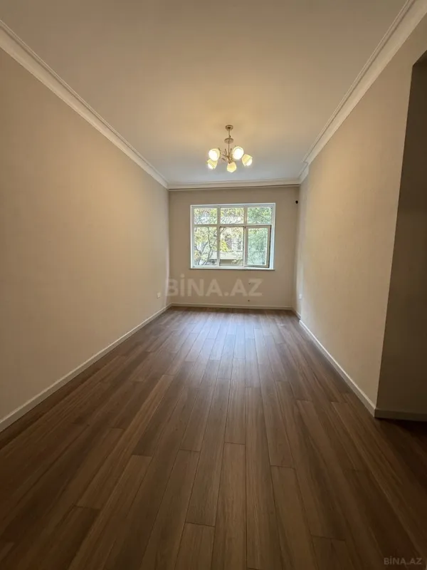 Satılır 4 otaqlı ofis 180 m²