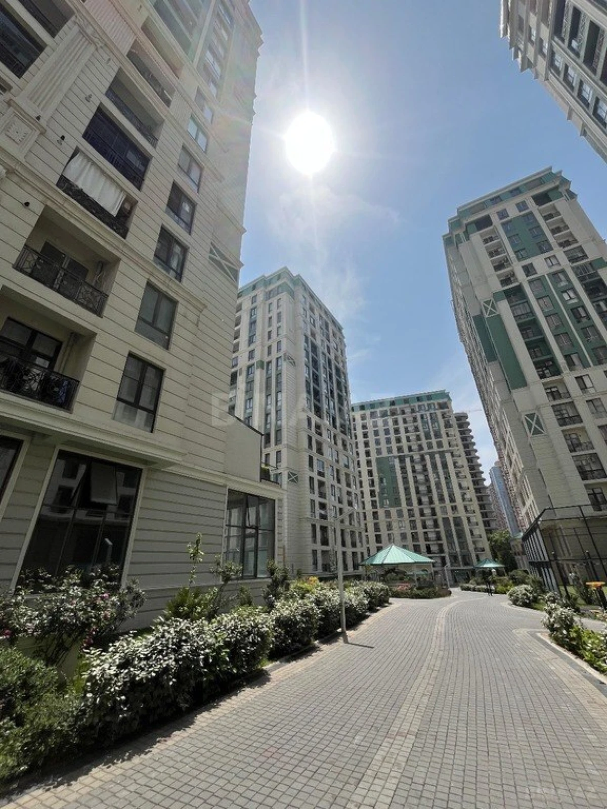 Satılır 3 otaqlı mənzil 140 m²