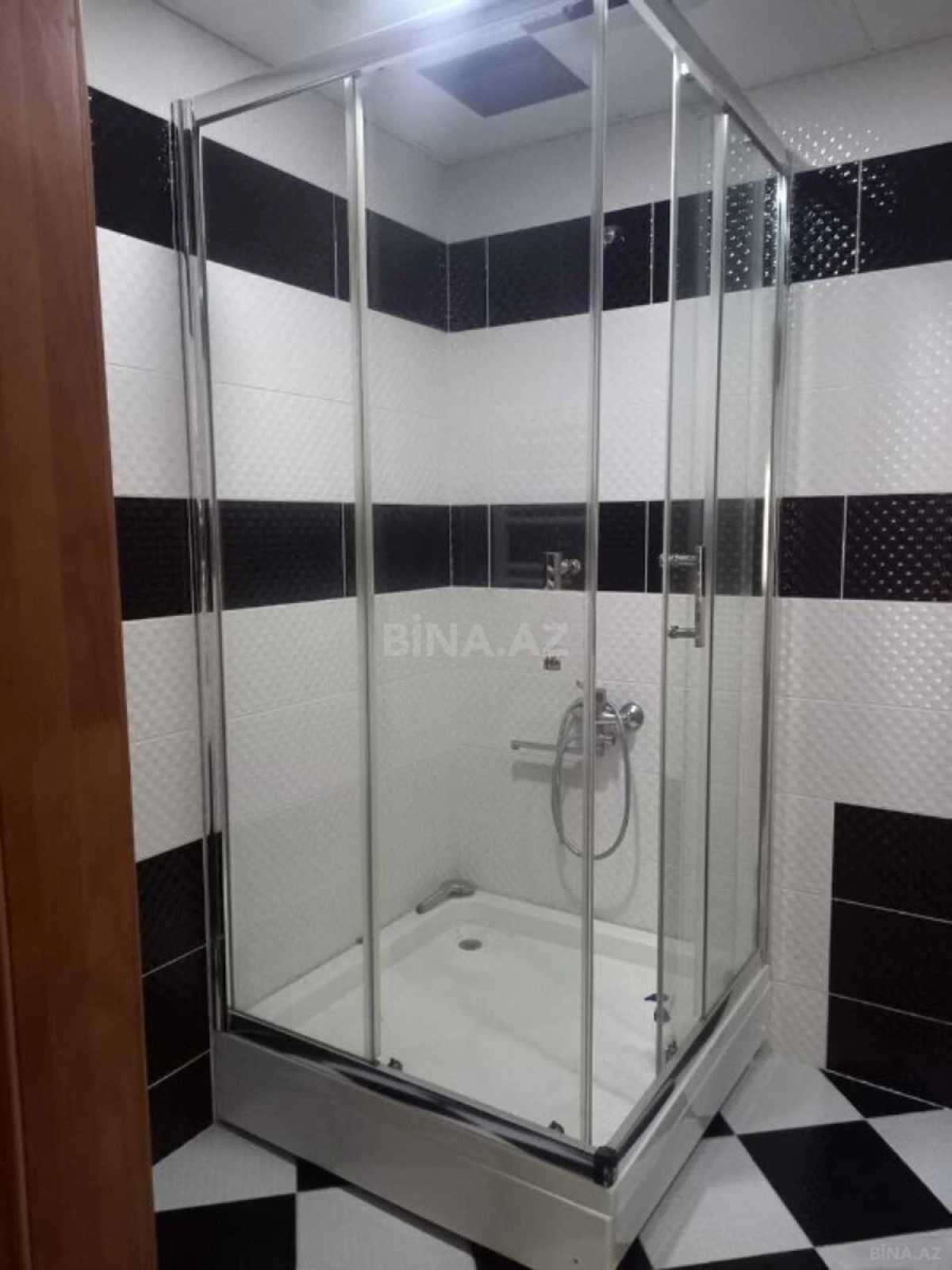 Satılır 3 otaqlı mənzil 145 m²