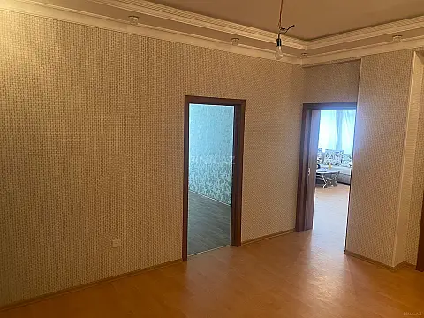 Satılır 3 otaqlı mənzil 145 m²