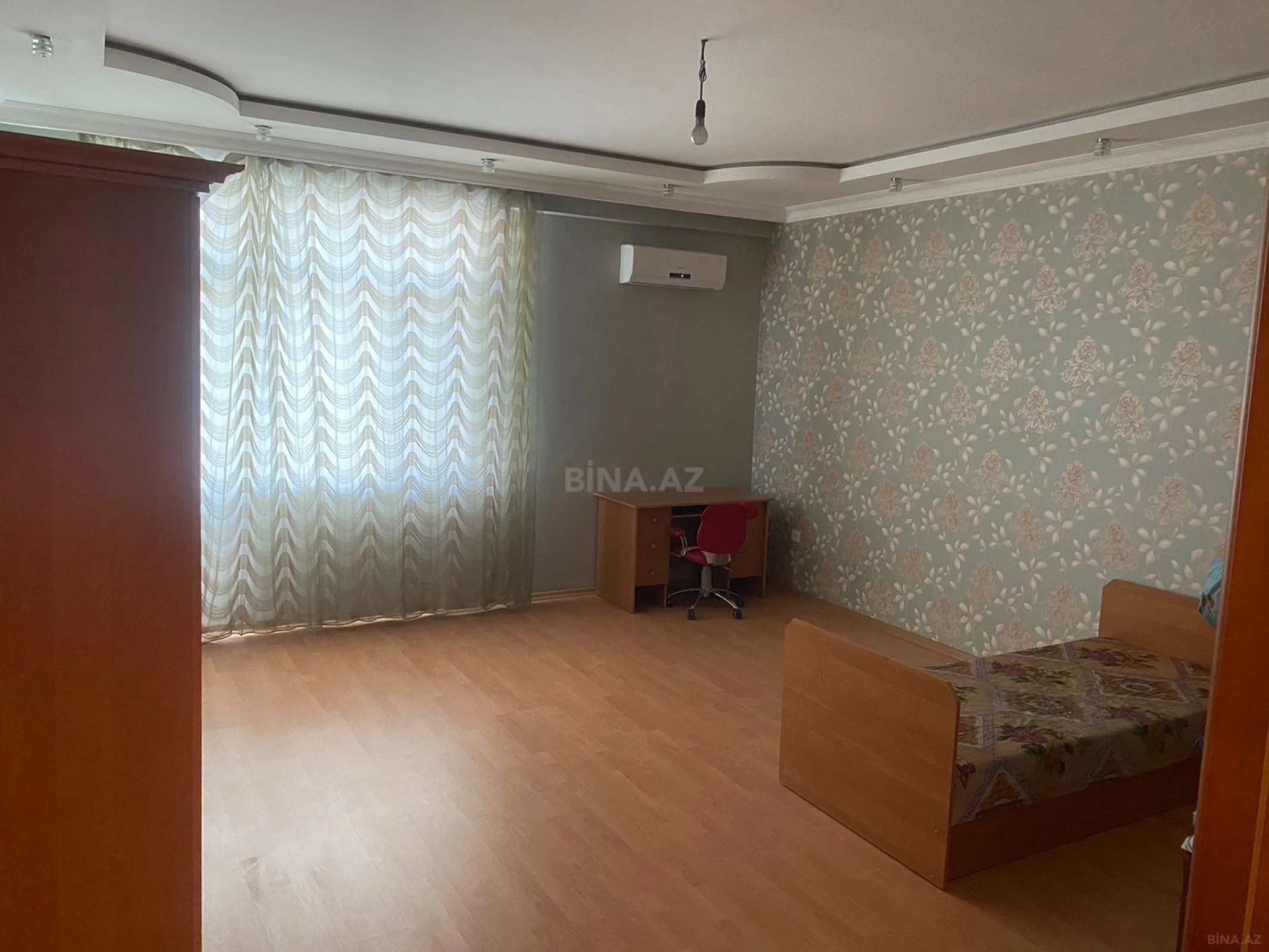 Satılır 3 otaqlı mənzil 145 m²