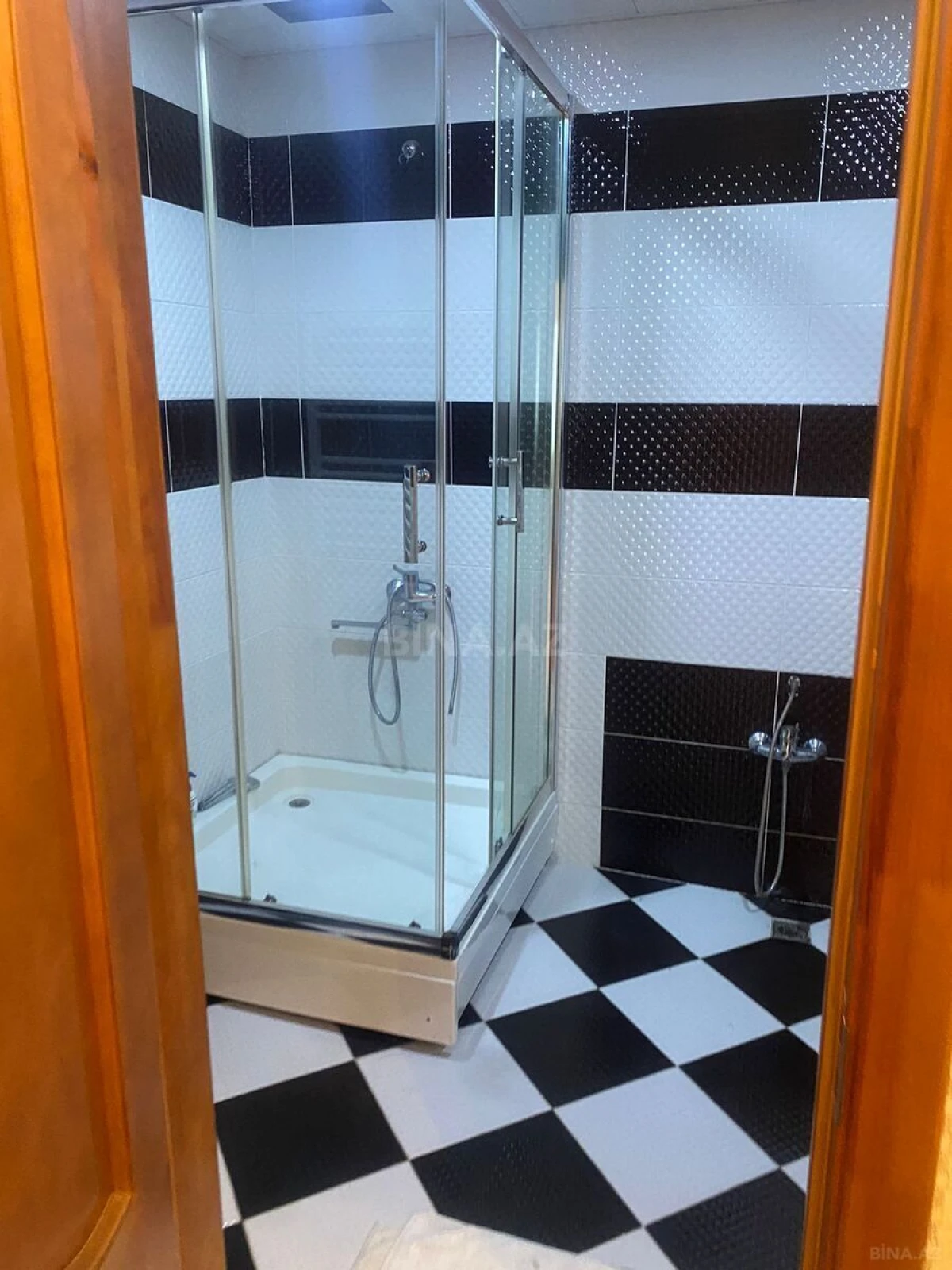 Satılır 3 otaqlı mənzil 145 m²
